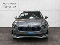 Neu Skoda Superb Selection 150 PS (110 kW) 2026 Grau Kombi