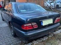 Gebraucht Mercedes E270 170 PS (125 kW) 2001 Schwarz Limousine