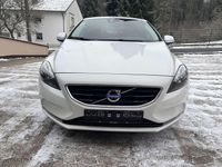 Gebraucht Volvo V40 Kinetic 150 PS (110 kW) 2012 White solid (ice white) / Kombi