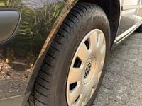 Usado VW Golf IV 105 HP (77 kW) 2002 Preto Sedan