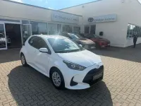 Gebraucht Toyota Yaris Basis 72 PS (52 kW) 2023 Weiß Kleinwagen