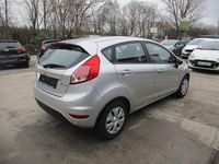 Gebraucht Ford Fiesta Trend 101 PS (74 kW) 2015 Silber Limousine