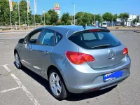 Gebraucht Opel Astra Sport 103 PS (75 kW) 2014 Silber Limousine