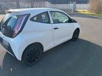 Gebraucht Toyota Aygo 72 PS (52 kW) 2018 Weiß Kleinwagen