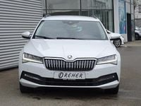 Gebraucht Skoda Superb Ambition 150 PS (110 kW) 2024 Moonweiss metallic Kombi