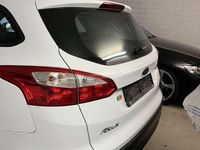 Gebraucht Ford Focus Trend 116 PS (85 kW) 2011 Weiß Kombi