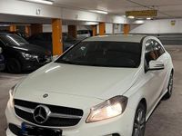 Gebraucht Mercedes A200 156 PS (114 kW) 2016 Weiß Kleinwagen