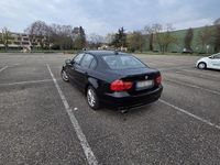 Gebraucht BMW 318 143 PS (105 kW) 2011 Schwarz Limousine