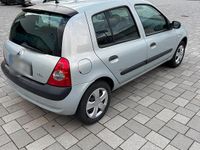 Gebraucht Renault Clio II 75 PS (55 kW) 2003 Silber Kleinwagen