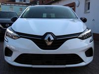 Gebraucht Renault Clio V Equilibre 67 PS (49 kW) 2023 Weiß Limousine