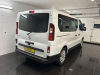 Gebraucht Renault Trafic Life 150 PS (110 kW) 2022 Gletscherweiss Van / Kleinbus