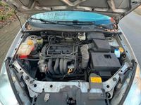 Gebraucht Ford Focus Trend 101 PS (74 kW) 2004 Grau Limousine