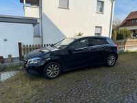 Gebraucht Mercedes A180 109 PS (80 kW) 2014 Schwarz Kleinwagen