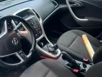 Gebraucht Opel Astra 140 PS (102 kW) 2012 Schwarz Kleinwagen