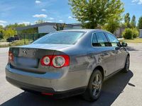 Gebraucht VW Jetta 140 PS (102 kW) 2006 Grau Limousine