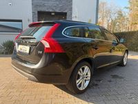 Gebraucht Volvo V60 Momentum 163 PS (119 kW) 2012 Schwarz Kombi