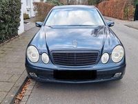Gebraucht Mercedes E220 150 PS (110 kW) 2002 Blau Limousine
