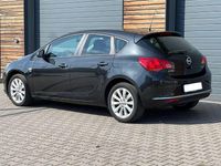 Gebraucht Opel Astra 101 PS (74 kW) 2013 Schwarz Limousine