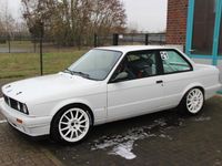 Gebraucht BMW 325 Basis 190 PS (139 kW) 1989 Weiß Limousine