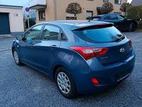 Gebraucht Hyundai i30 90 PS (66 kW) 2013 Blau Kleinwagen