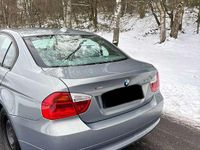 Gebraucht BMW 318 129 PS (94 kW) 2007 Blau Limousine