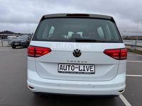 Gebraucht VW Touran 150 PS (110 kW) 2022 Weiß Van / Kleinbus