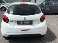 Gebraucht Peugeot 208 Style 82 PS (60 kW) 2018 Weiß Kleinwagen