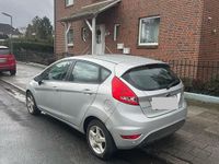 Gebraucht Ford Fiesta 95 PS (69 kW) 2011 Silber Kleinwagen