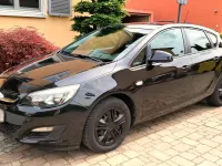 Gebraucht Opel Astra 140 PS (102 kW) 2013 Schwarz Limousine