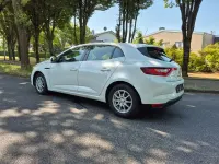 Gebraucht Renault Mégane Intens 101 PS (74 kW) 2018 Weiß Limousine