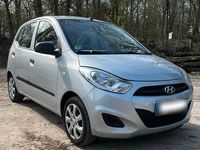 Gebraucht Hyundai i10 69 PS (50 kW) 2013 Silber Kleinwagen