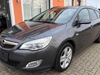 Gebraucht Opel Astra Design Edition 120 PS (88 kW) 2012 Grau Kombi