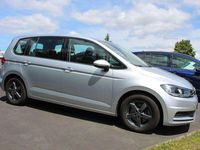 Gebraucht VW Touran Trendline 110 PS (80 kW) 2016 Reflexsilber Van / Kleinbus