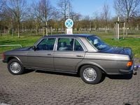 Gebraucht Mercedes E230 136 PS (100 kW) 1983