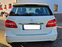 Gebraucht Mercedes B180 122 PS (89 kW) 2014 Weiß Van / Kleinbus