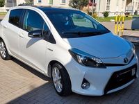 Gebraucht Toyota Yaris Club 101 PS (74 kW) 2013 Weiß Kleinwagen