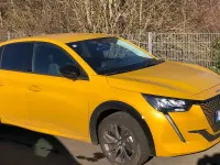 Gebraucht Peugeot e-208 Allure 100 kW (136 PS) 2023 Gelb Kleinwagen