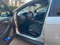 Gebraucht Ford Focus 120 PS (88 kW) 2016 Silber Kombi