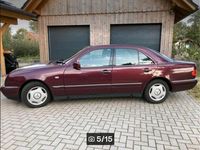Gebraucht Mercedes E200 136 PS (100 kW) 1998 Rot Limousine