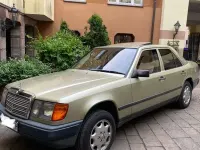 Brugt Mercedes E230 136 HK (100 kW) 1985 Grøn Sedan