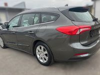 Gebraucht Ford Focus Cool & Connect 120 PS (88 kW) 2020 Grau Limousine
