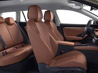 Gebraucht Skoda Superb LAURIN & KLEMENT 193 PS (141 kW) 2024 Gold Kombi