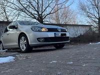 Gebraucht VW Golf VI 105 PS (77 kW) 2012 Grau Kleinwagen