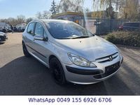 Gebraucht Peugeot 307 Tendance 107 PS (78 kW) 2002 Silber Limousine