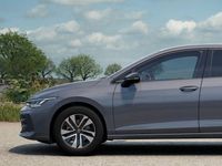 Neu VW Golf VIII 150 PS (110 kW) 2026 Grau Limousine