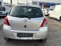 Gebraucht Toyota Yaris Cool 69 PS (50 kW) 2011 Silber Kleinwagen