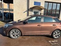 Gebraucht Hyundai i20 75 PS (55 kW) 2015 Braun Kleinwagen
