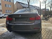 Gebraucht BMW 318 136 PS (100 kW) 2013 Braun Limousine