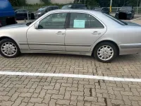 Gebraucht Mercedes E240 170 PS (125 kW) 2000 Silber Limousine