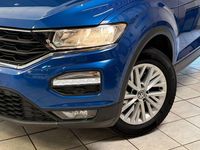 Gebraucht VW T-Roc Basis 116 PS (85 kW) 2017 Blau SUV